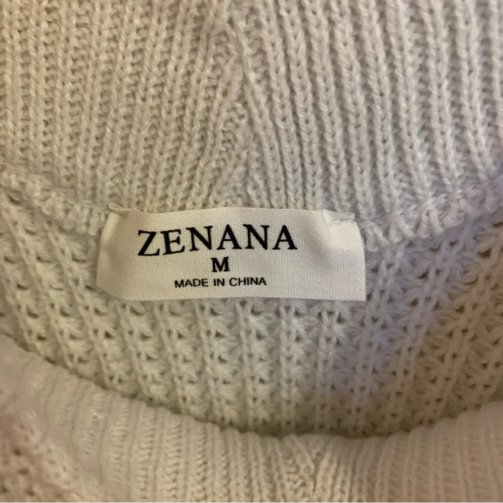 Zenana Boutique Brand Cropped V Neck Sweater Size Medium - Picture 2 of 5